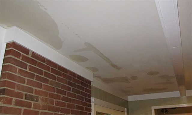 Hình ảnh trần nhà xảy ra tình trạng thấm nước