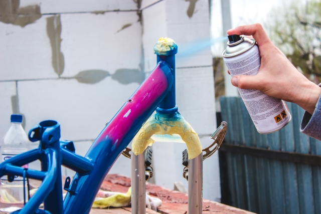 Dùng sơn xịt là giải pháp an toàn và hiệu quả nhất để làm mới ngôi nhà