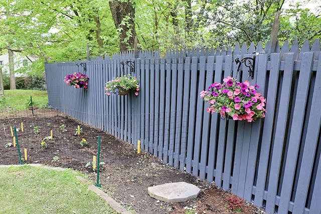 Sơn chống thấm màu ghi được ưu tiên sử dụng trên khu vực hàng rào