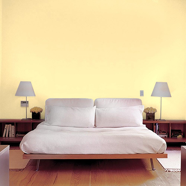 Sơn nội thất màu vàng kem mang lại cảm giác êm dịu cho phòng ngủ