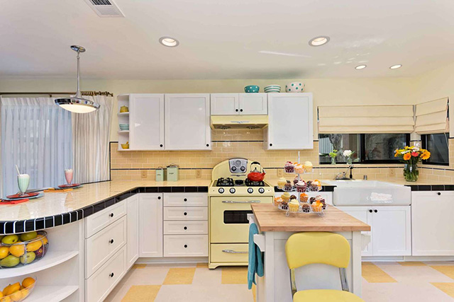 Sơn nội thất màu vàng kem mang lại vẻ tươi mới cho không gian bếp