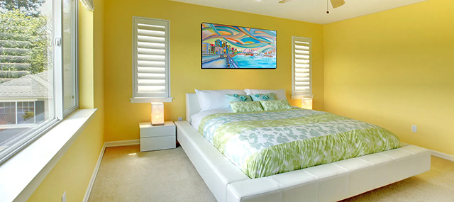 Phòng ngủ với sơn nội thất màu vàng kem mang lại cảm giác êm dịu cho người dùng