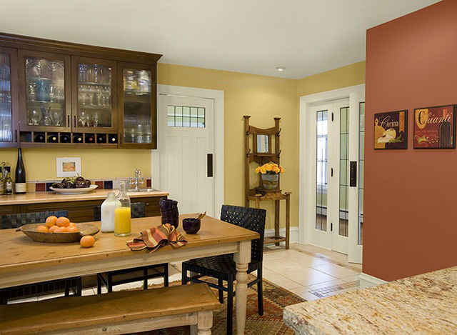 Màu sơn vàng kem làm nổi bật không gian bếp và tạo ra cảm giác ấm áp
