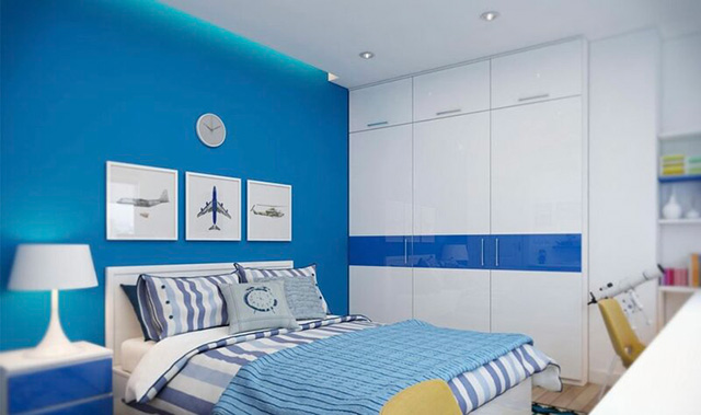 Phòng ngủ với sự kết hợp giữa màu sơn xanh đại dương và nội thất màu trắng