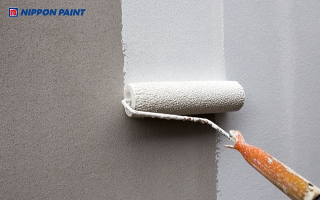 Mỗi dụng cụ sơn như rulo hay máy phun cho mức tiêu hao khác nhau