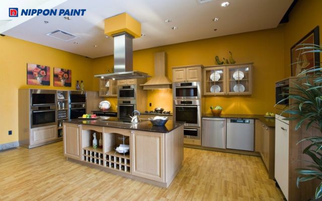 Phối màu vàng và trắng giúp phòng bếp hài hòa