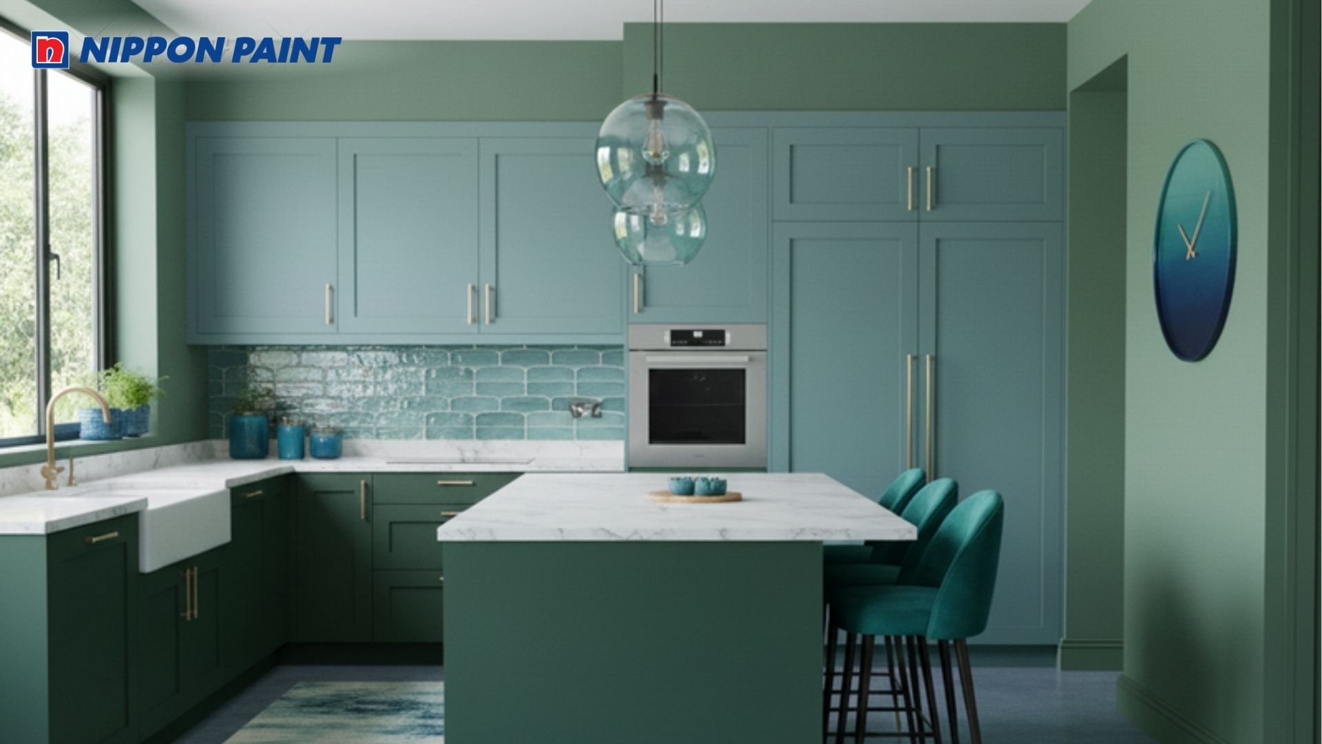 Phòng bếp được thiết kế với phong cách tối giản cùng màu xanh lục tạo nên không gian thoải mái