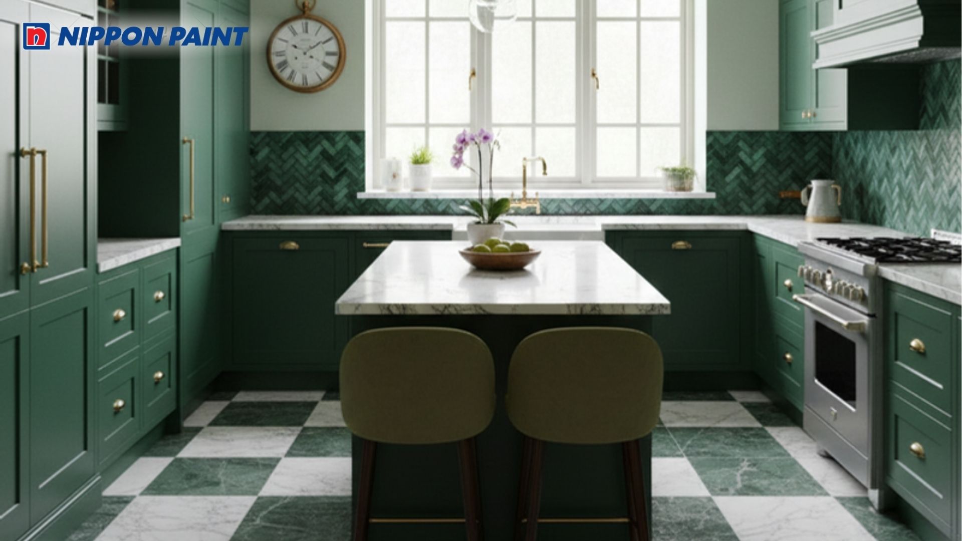 Phòng bếp được bao phủ bởi màu xanh lục mang đến cảm giác thoải mái khi nấu ăn