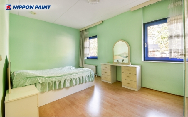 Màu xanh kết hợp ánh sáng tự nhiên tạo không gian phòng ngủ nhẹ nhàng