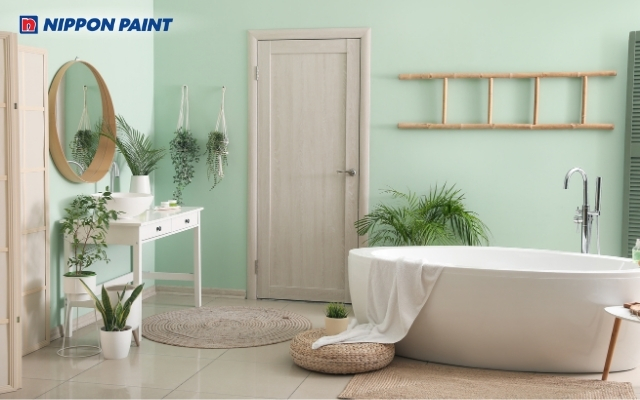 Mảng tường màu xanh làm điểm nhấn giúp phòng tắm thêm chiều sâu