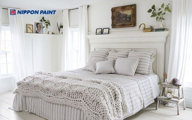 Phòng ngủ trắng tinh tế, tạo cảm giác sạch sẽ, dễ thư giãn