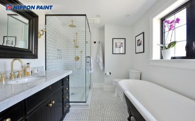 Phòng tắm trắng thanh lịch, thoáng đãng, dễ phối nội thất