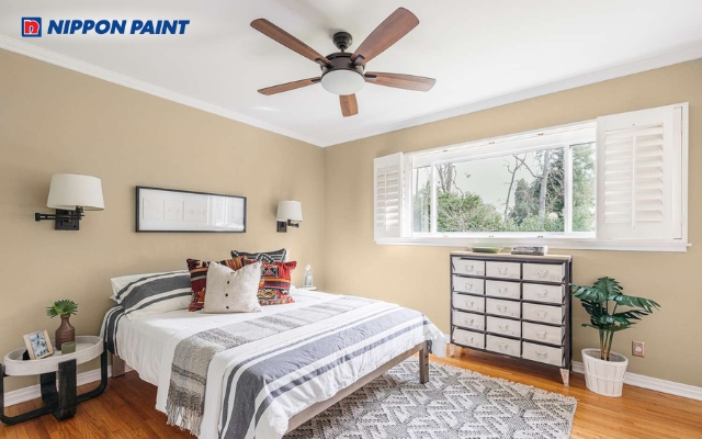 Trắng sứ kết hợp nâu đất nhạt, tạo cảm giác ổn định và gần gũi cho cả gia đình