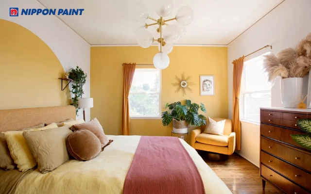 Phòng ngủ be sáng kết hợp vàng pastel giúp không gian thoáng đãng