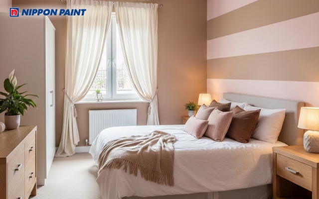 Màu nâu nhạt phối hồng tro tạo điểm nhấn tinh tế cho phòng ngủ