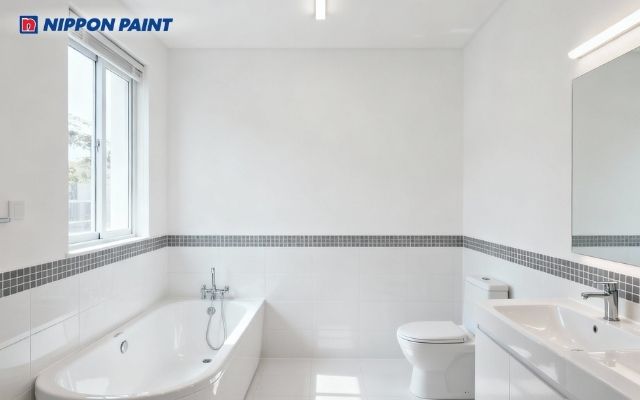 Phòng tắm màu trắng sứ tạo không gian sạch sẽ, thoáng đãng, dễ vệ sinh