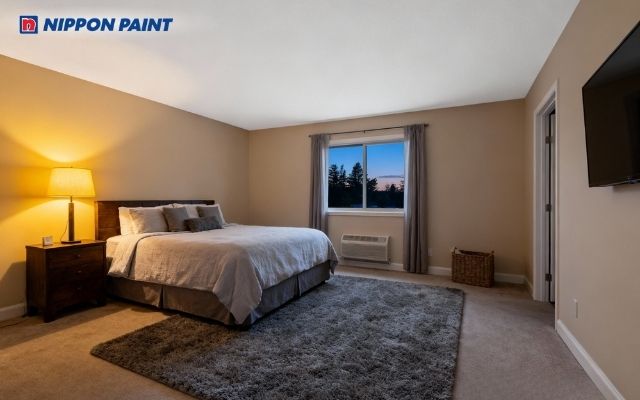 Phòng ngủ màu be nhạt, tường trắng sứ, tạo không gian ấm cúng, thư giãn