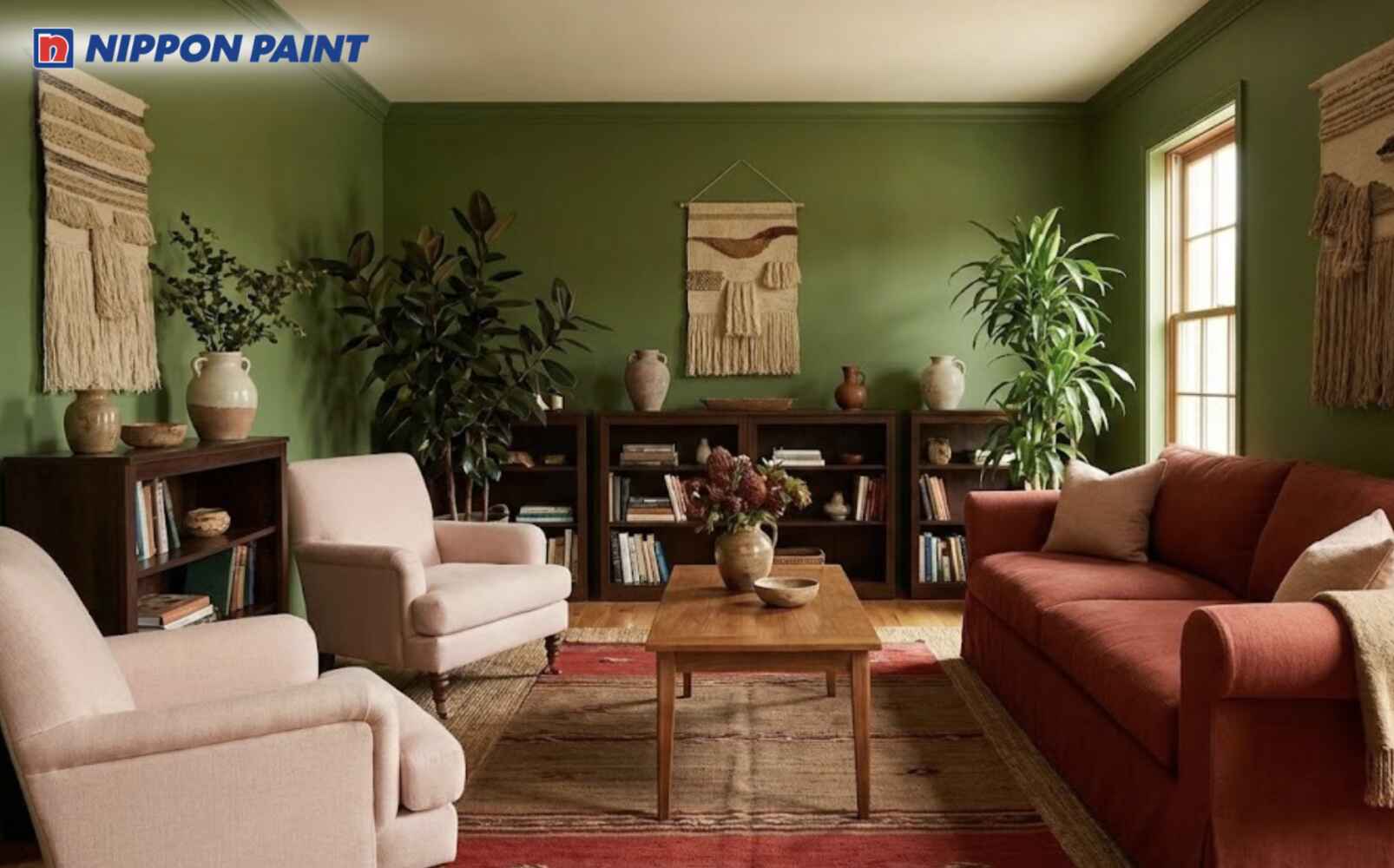 Phối xanh lá cây với nội thất đỏ nhạt giúp không gian sang trọng, thân thiện và gần gũi