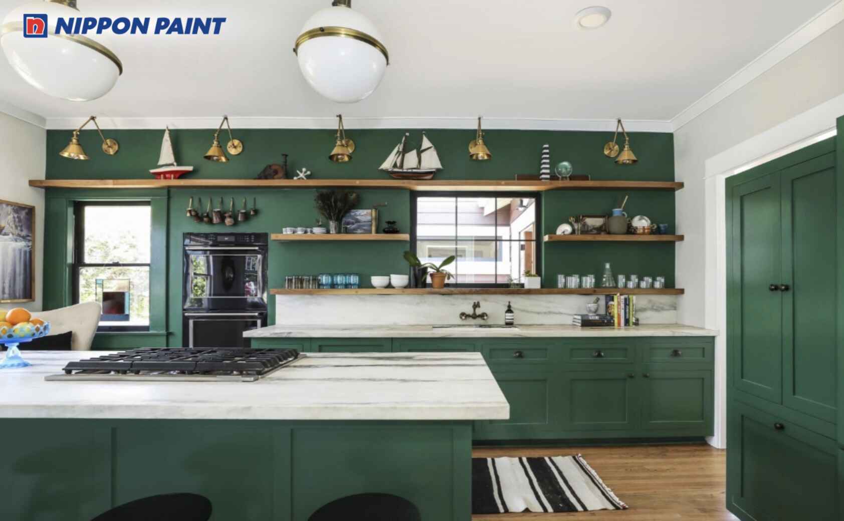 Tông xanh lá cây nhạt kết hợp trắng giữ năng lượng bếp ổn định và nhẹ nhàng