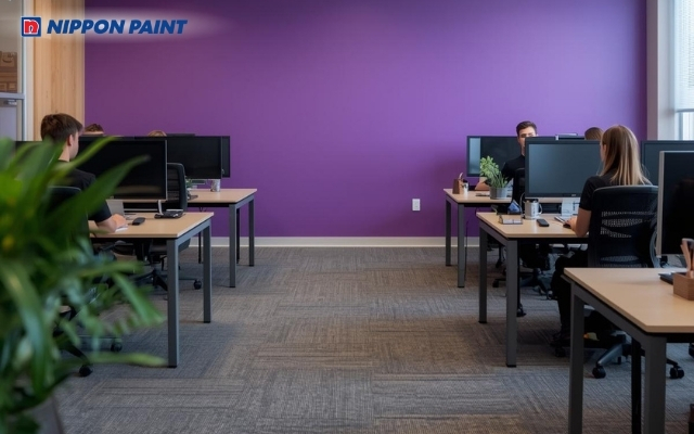 Không gian làm việc với sắc tím nhạt tạo cảm giác tập trung tốt