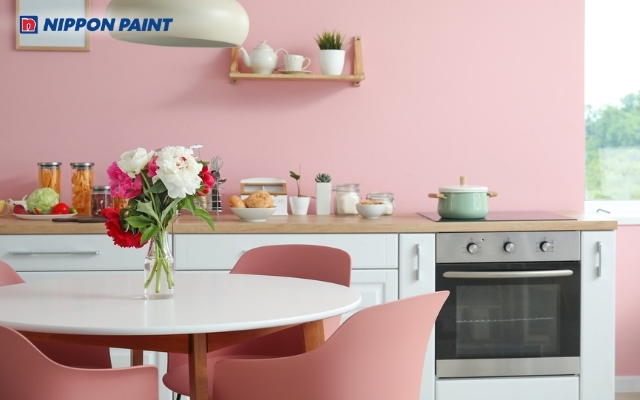 Không gian được bao phủ bởi gam màu hồng dịu nhẹ, giúp tăng cảm giác gần gũi