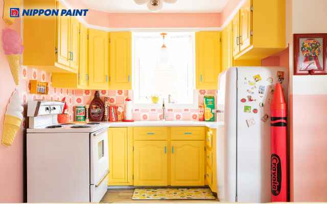 Hồng phấn cùng vàng sữa mang lại cảm giác ấm áp và thư giãn cho không gian bếp