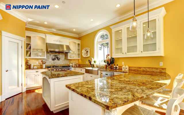 Vàng đậm sẽ giúp khu bếp sáng sủa, sạch sẽ và rất hợp mệnh Thổ