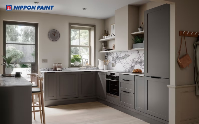 Sự kết hợp giữa xám nhẹ và nội thất gỗ vàng sáng mang lại vẻ đẹp hiện đại