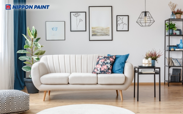 Trắng phối sàn gỗ nâu nhạt tạo sự vững chãi, bình an cho gia đạo