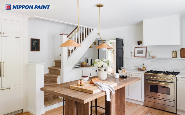 Trắng tinh khôi làm nền cho các chi tiết nâu gỗ đậm, tôn lên vẻ vững chãi