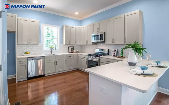 Gam màu xanh dương nhạt phối cùng nội thất gỗ tạo không gian ăn uống mát mẻ