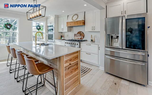 Mẫu phòng bếp trắng sữa - ánh kim mang lại cảm giác ấm cúng