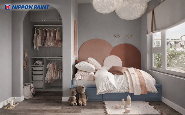 Màu sơn xám nhạt làm nền, giúp nội thất và trang trí nổi bật hơn