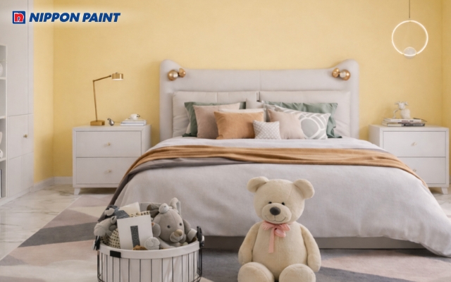 nh sáng dịu nhẹ cùng các chi tiết trang trí như gấu bông, đèn treo tạo nên một căn phòng đáng yêu