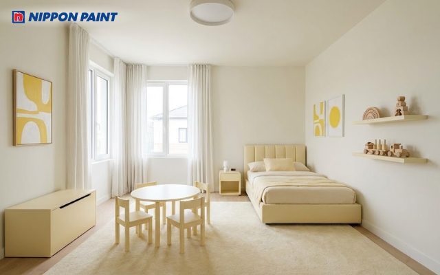 Màu trắng sữa giúp căn phòng trông rộng rãi, màu vàng kem mang lại cảm giác vui vẻ, lạc quan