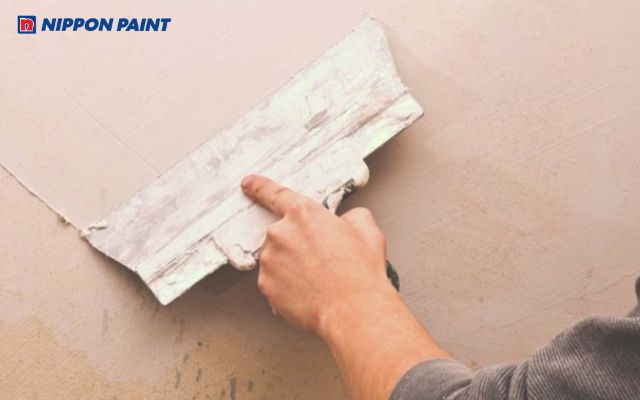 Công dụng nổi bật của bột trét tường là tạo bề mặt phẳng mịn để sơn hoàn thiện