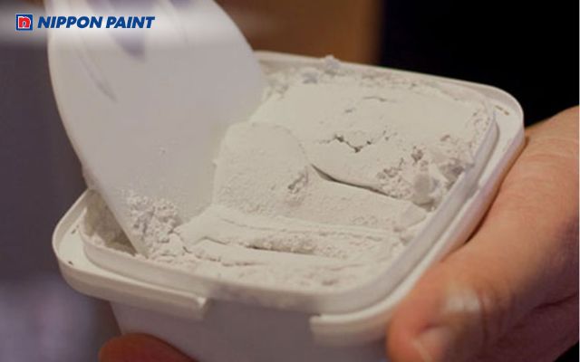 Bột trét trong nhà và ngoài trời khác nhau ở khả năng chống chịu thời tiết và va đập