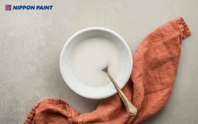 Hỗn hợp bột bắp giúp loại bỏ dầu mỡ và vết ố trên tường