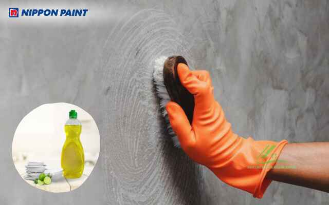 Nước rửa chén loại bỏ bụi bẩn và bùn đất dễ dàng trên tường
