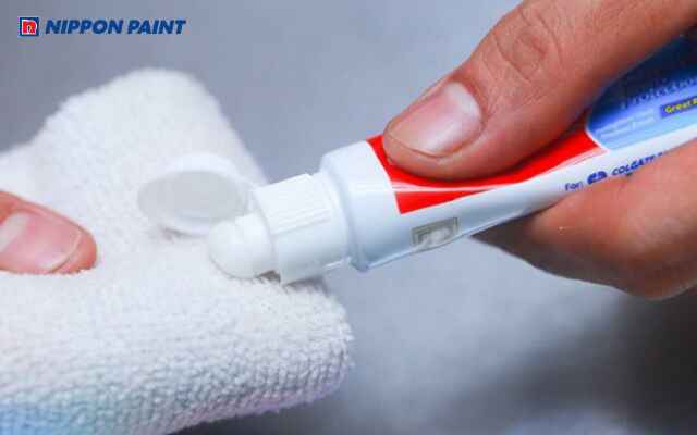 Kem đánh răng tẩy vết bẩn nhẹ, giúp tường sáng bóng