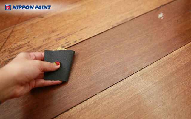 Xử lý bề mặt sạch và nhẵn giúp lớp sơn lót bám dính tốt