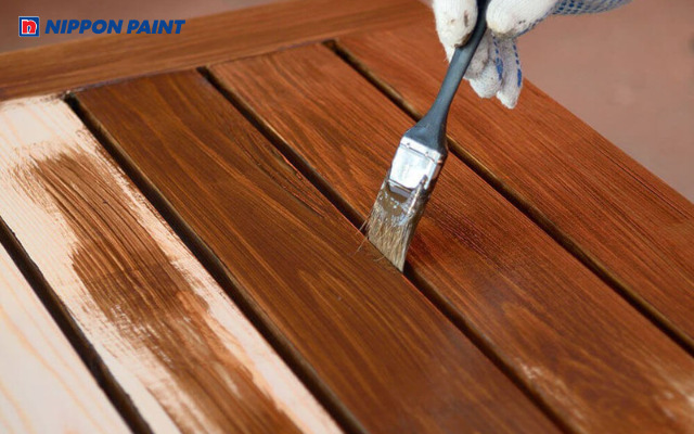 Ba bước sơn lót, sơn giữa và sơn phủ giúp gỗ MDF bền chắc và mịn đẹp