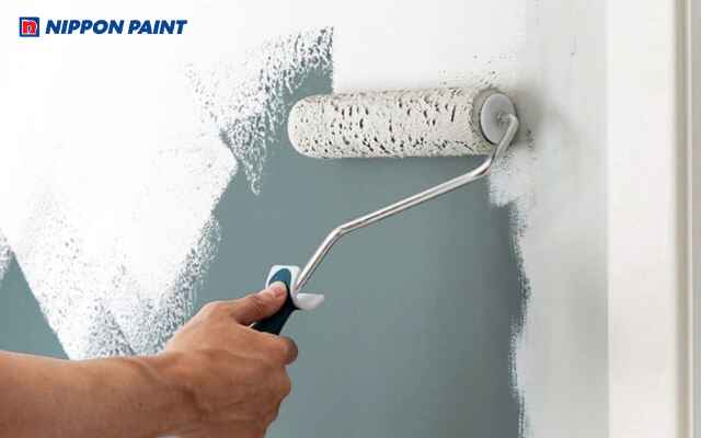 Sơn lót giúp tăng độ bám, chống thấm, kháng kiềm và làm màu sơn chuẩn đẹp hơn