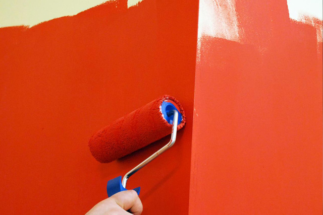 Độ ẩm tường vừa đủ sẽ giúp lớp sơn lên đều màu và đẹp hơn