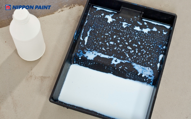 Pha loãng sơn lót với nước