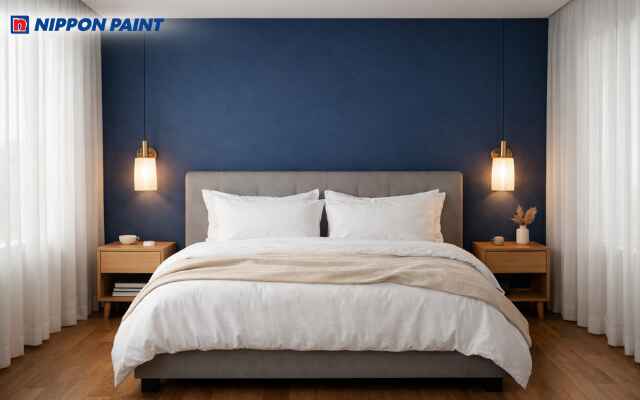 Sơn màu chàm một mảng tường trong phòng ngủ mang lại cảm giác yên bình