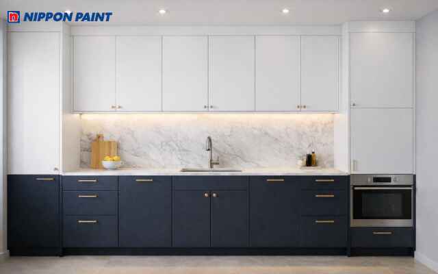 Phối màu trắng cùng màu chàm trong nhà bếp