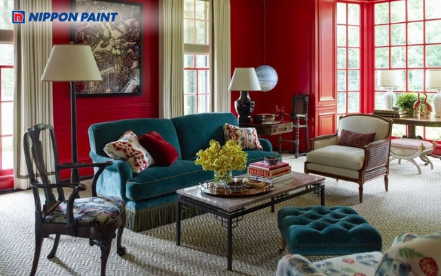 Phòng khách hiện đại sử dụng màu đỏ làm điểm nhấn tạo cảm giác ấm áp và nổi bật cho không gian