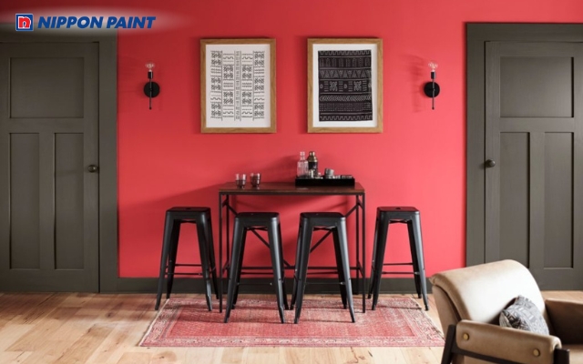 Phòng khách với tường sơn màu đỏ nhạt tạo cảm giác ấm áp, nhẹ nhàng và thân thiện