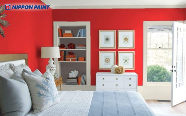 Phòng ngủ với màu đỏ tươi rực rỡ mang năng lượng tích cực và thư giãn cho gia chủ